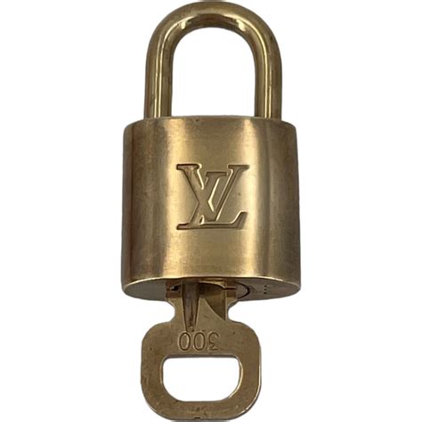 Louis Vuitton Kette Schloss – 3 im Angebot bei 1stDibs.